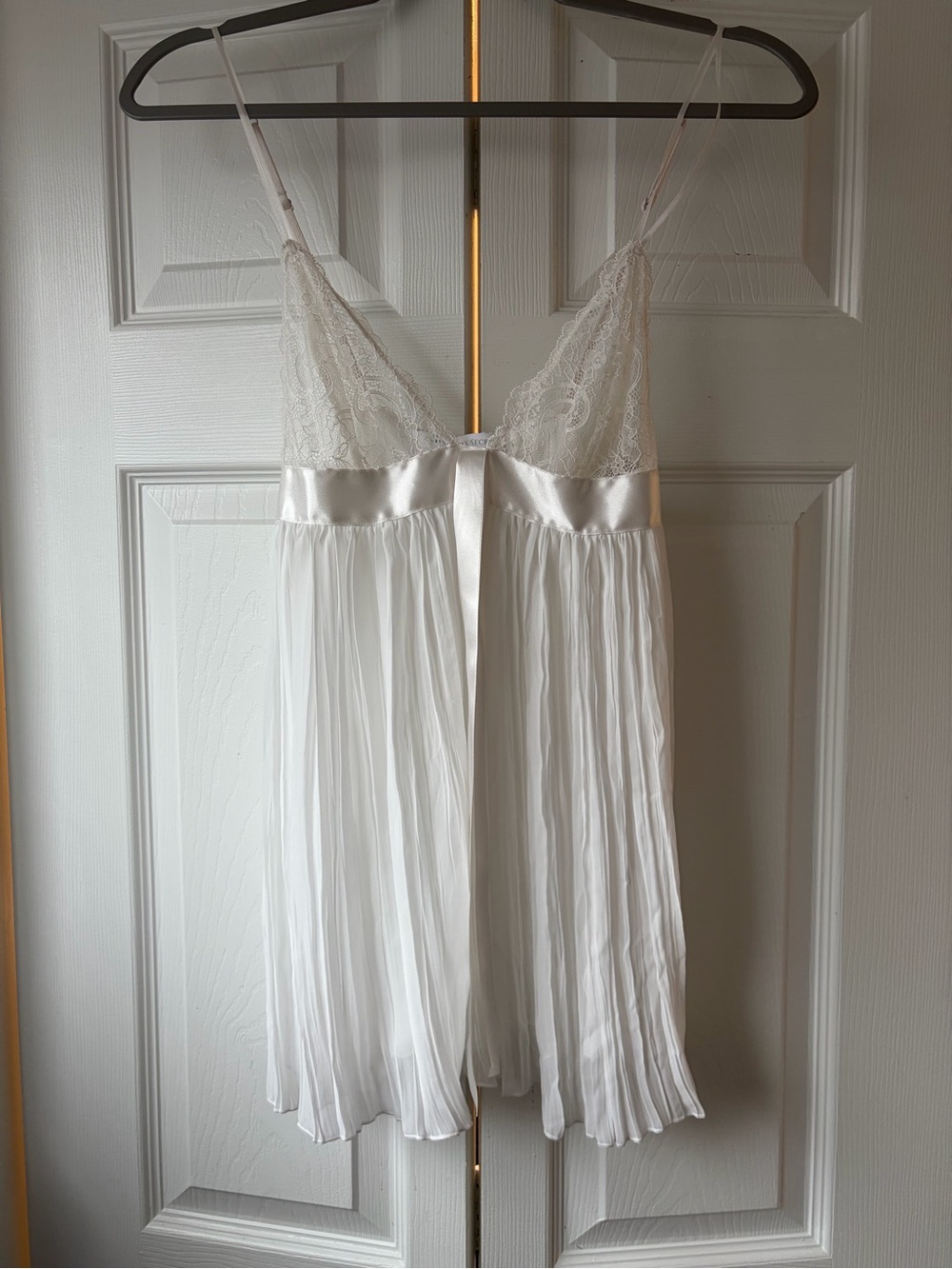 Victoria's Secret White Lace & Satin Pleated Chemise